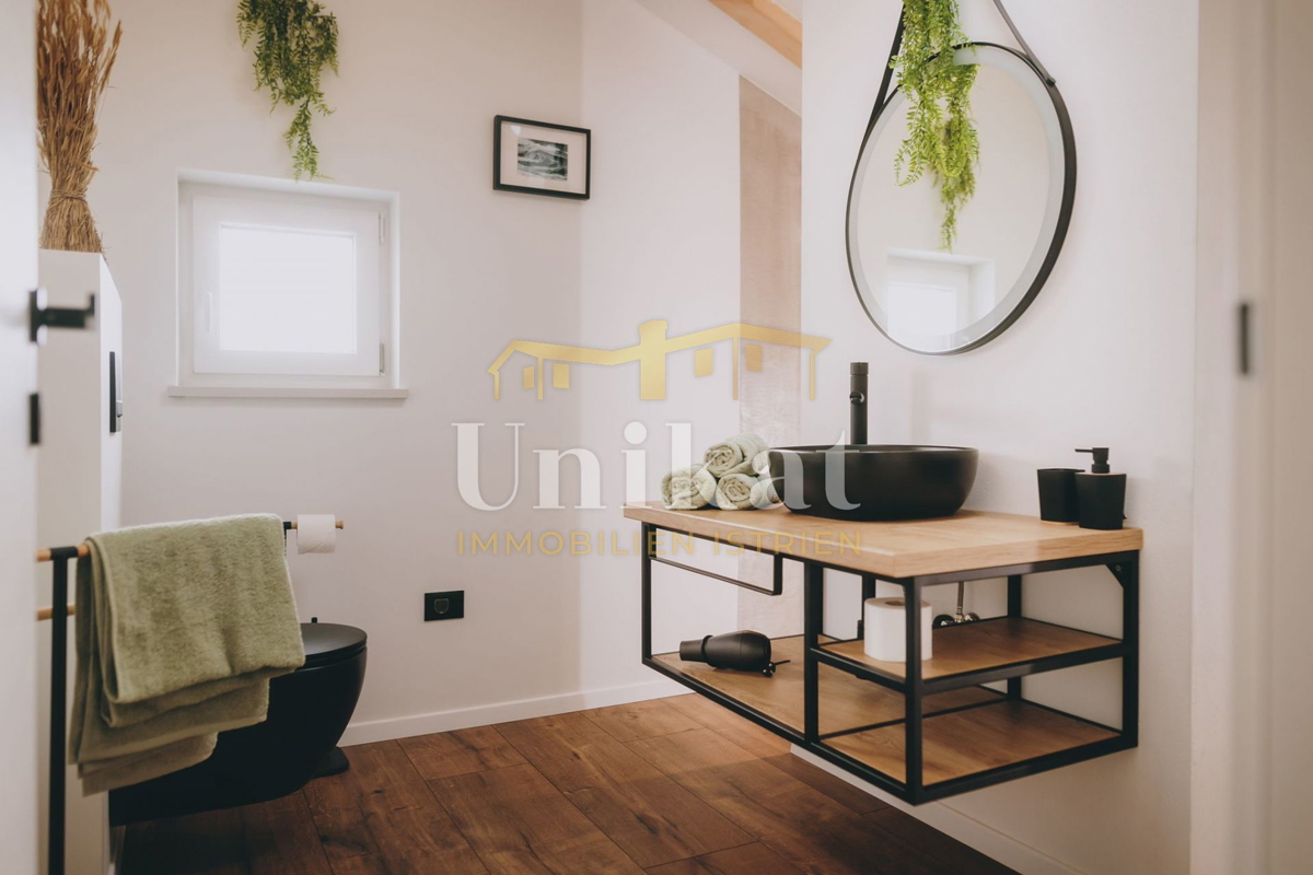 Samostojna hiša s bazenom - 17 km od morja